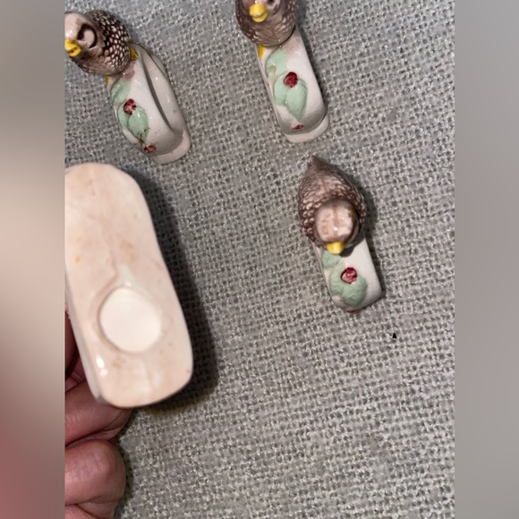Vintage Ceramic hand painted Napkin ring holders- birds (set of 4). - Picture 2 of 4